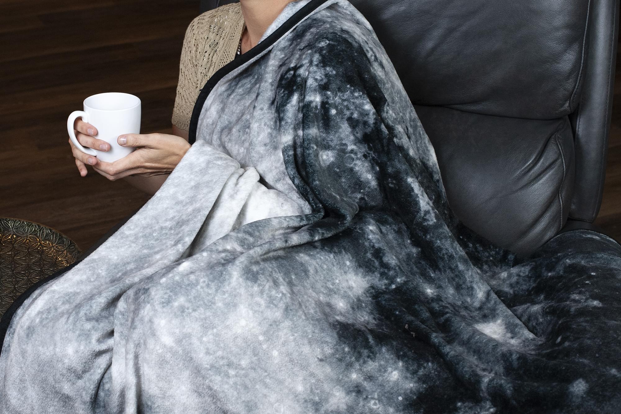 Cosmic Comfort: NASA-Themed Large Soft Fleece Throw Blanket (60-Inch Diameter)