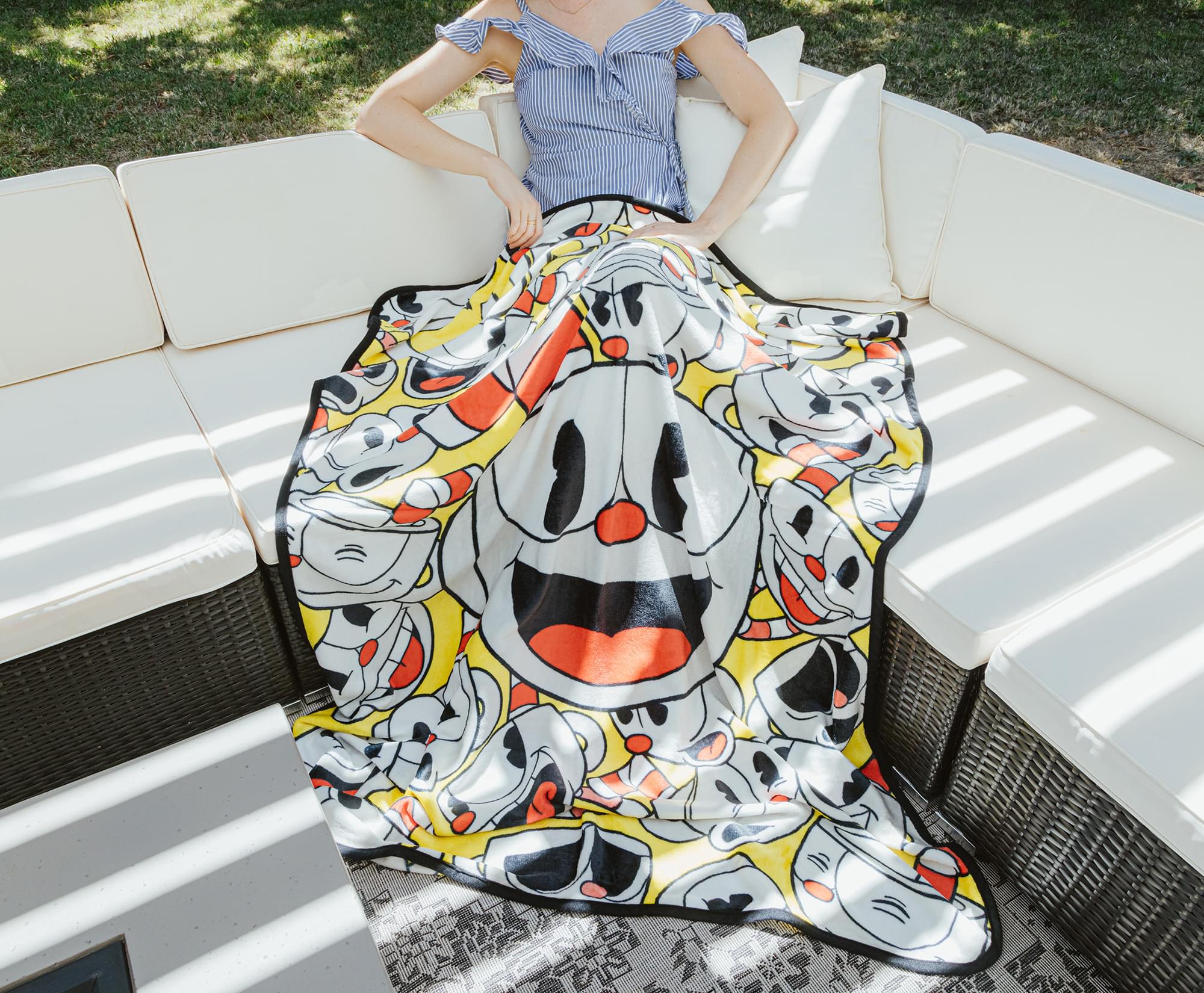 Cuphead Expressions Fleece Throw - 45 x 60 Inches