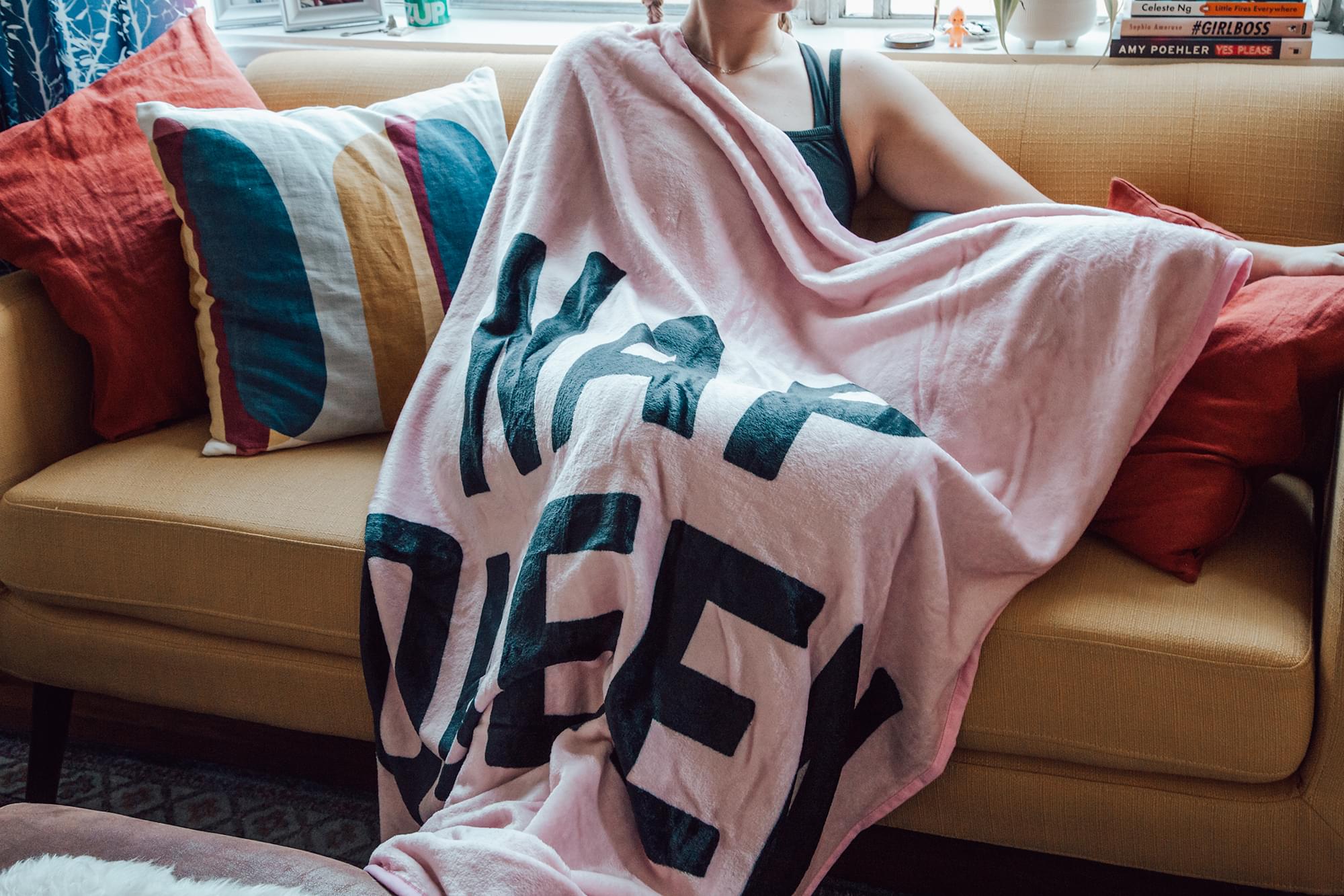 Nap Queen Ultra-Soft Fleece Throw Blanket - 45x60 Inches