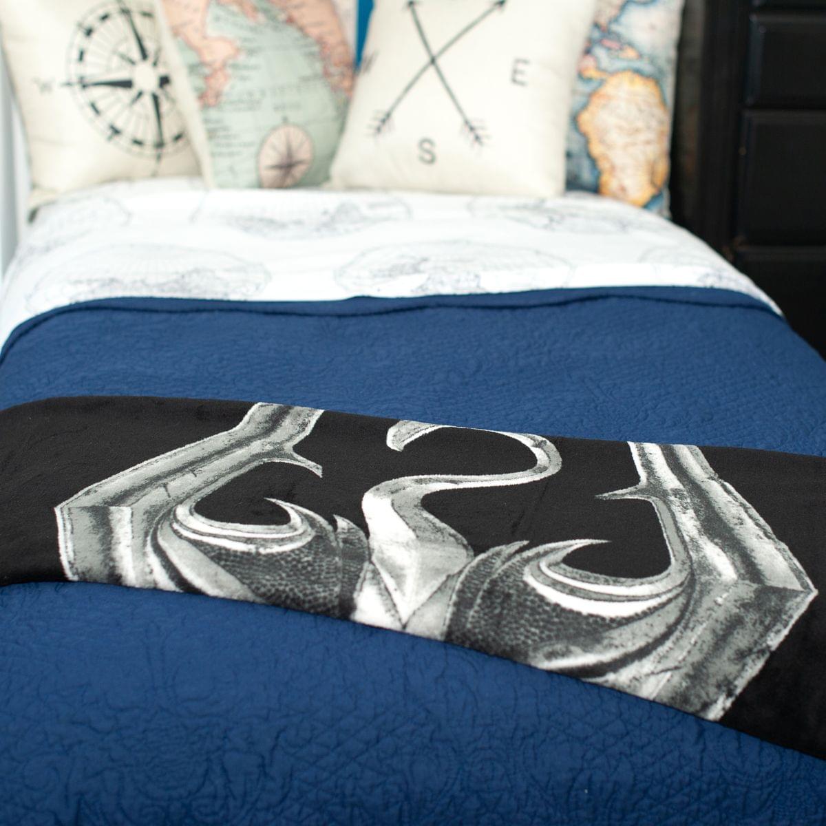 Show Your Love for Skyrim with This Dragon Emblem Fleece Throw Blanket