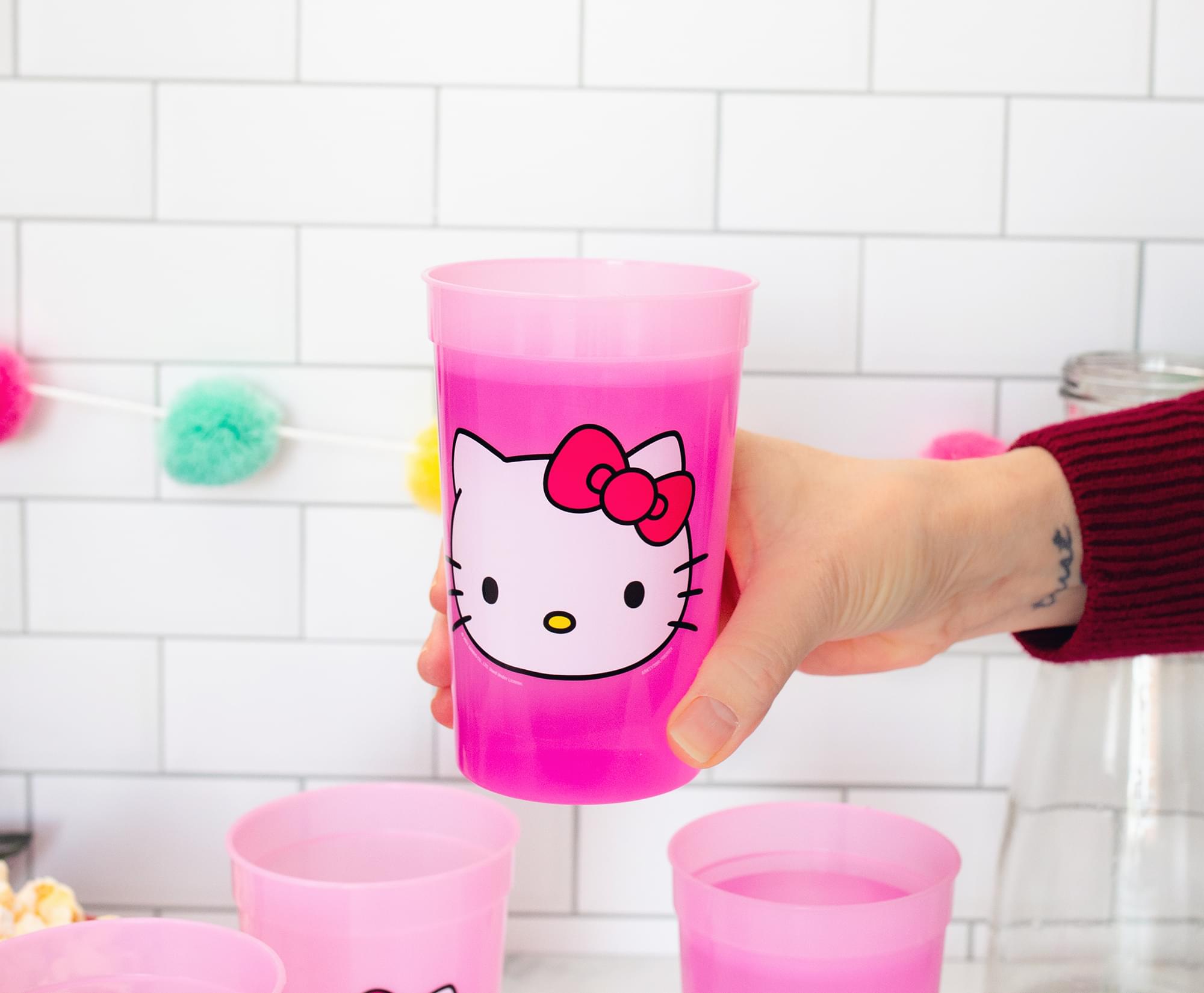 Sanrio Hello Kitty 4-Piece 15-Ounce Color-Change Plastic Cup Set
