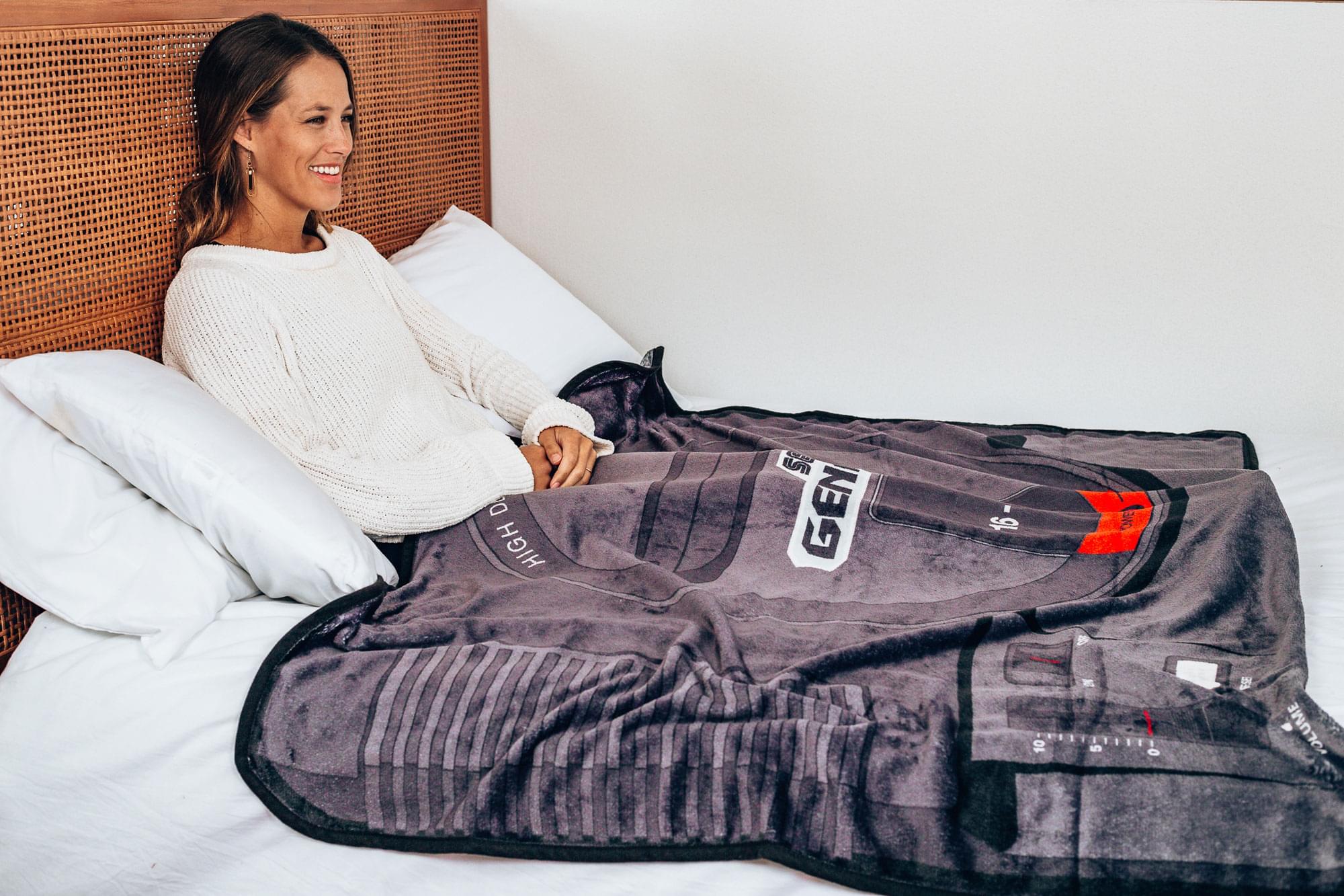 Retro Gaming Comfort: Sega Genesis-Inspired Fleece Throw Blanket