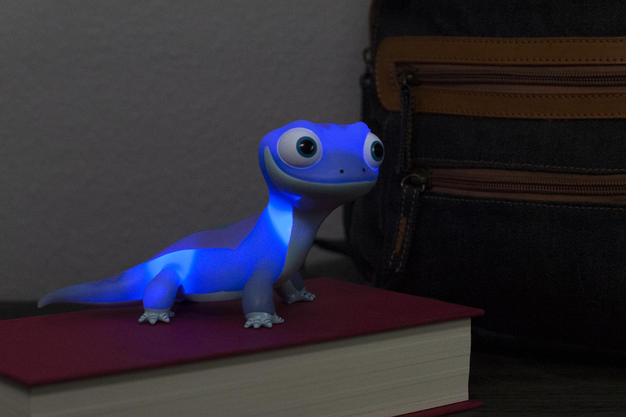 ✨Disney Frozen 2 Bruni Magic Mood Light - 6 Inches