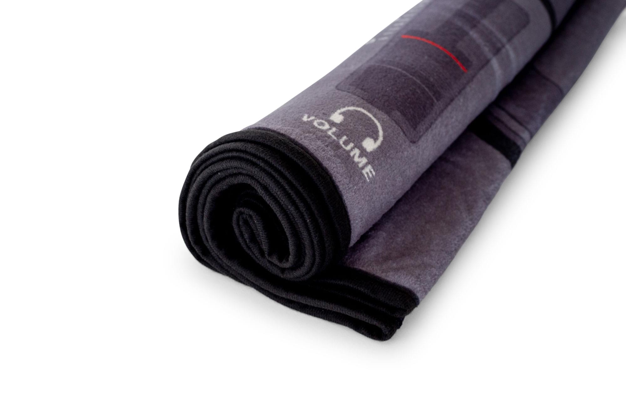 Retro Gaming Comfort: Sega Genesis-Inspired Fleece Throw Blanket