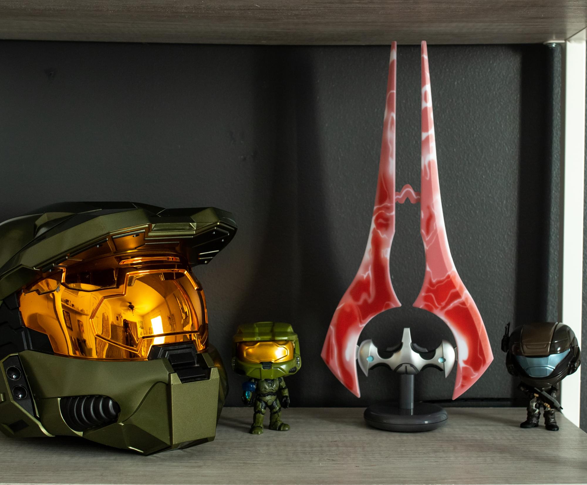 Halo Infinite Red Energy Sword Bloodblade Replica Mood Light - Ignite Your Gaming World!
