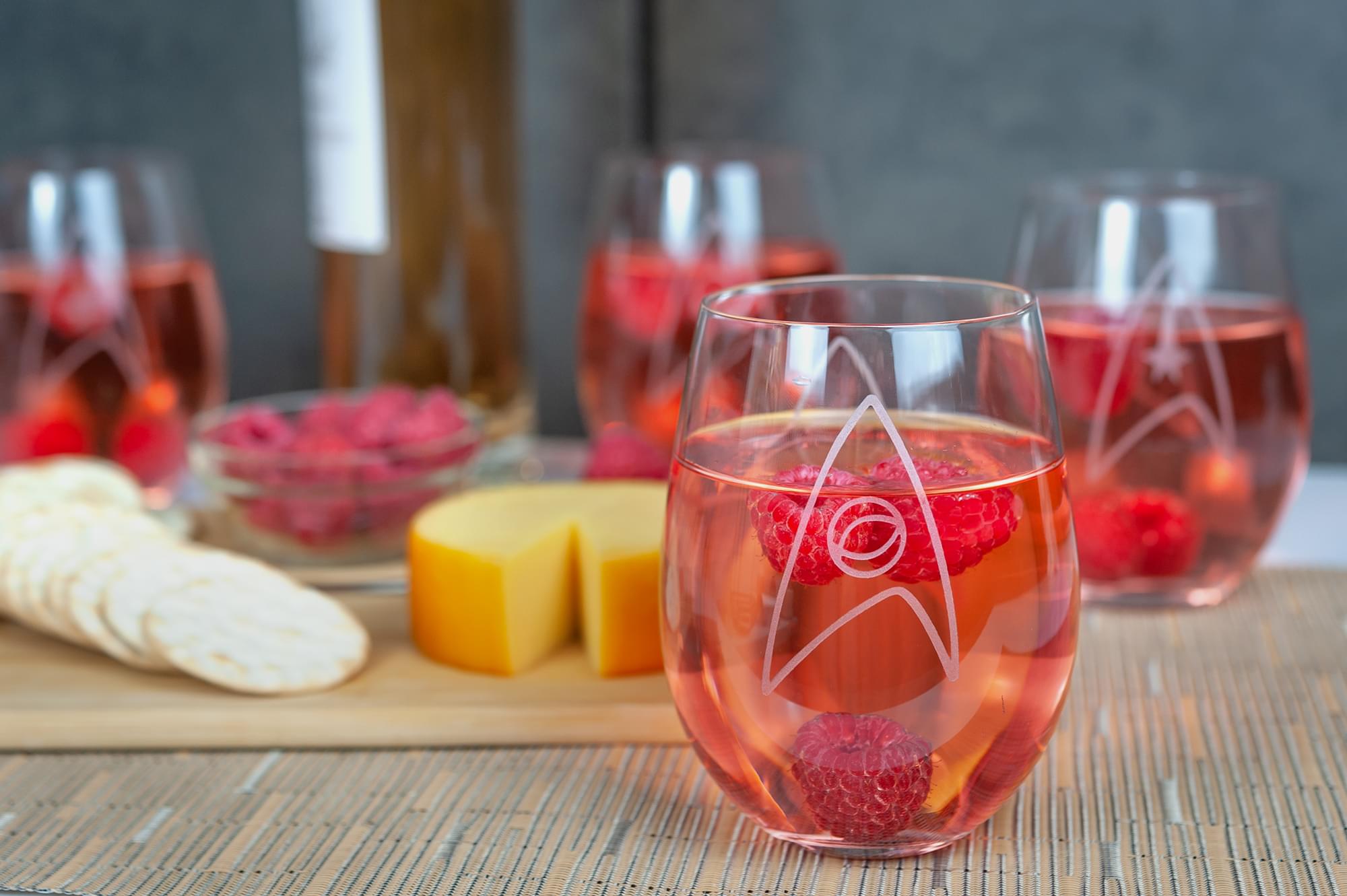 Star Trek Stemless 20-Ounce Decorative Wine Glass with Etched Sciences Emblem