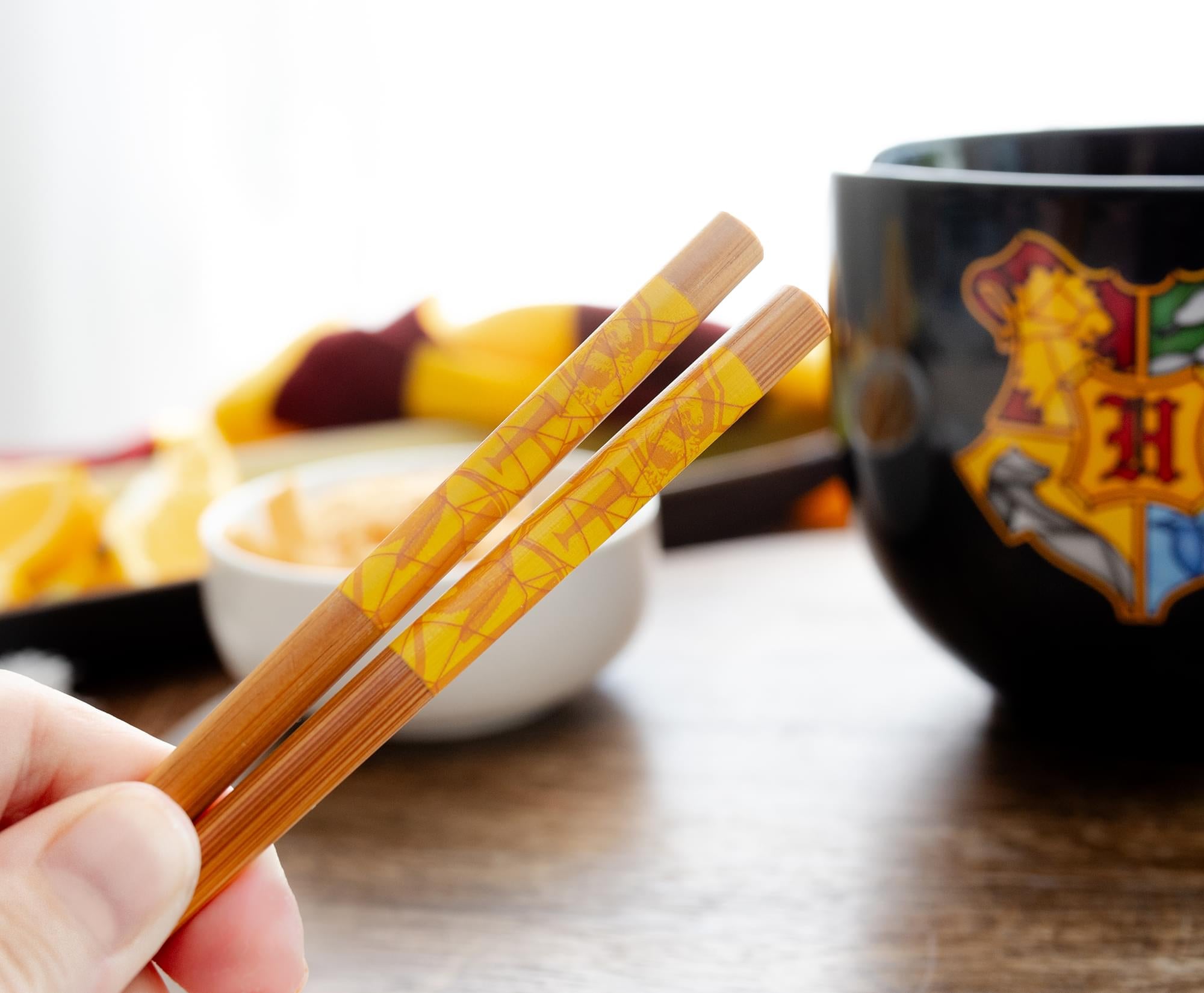 Harry Potter Hogwarts Crest 20 - Ounce Magical Ramen Bowl & Chopstick Set