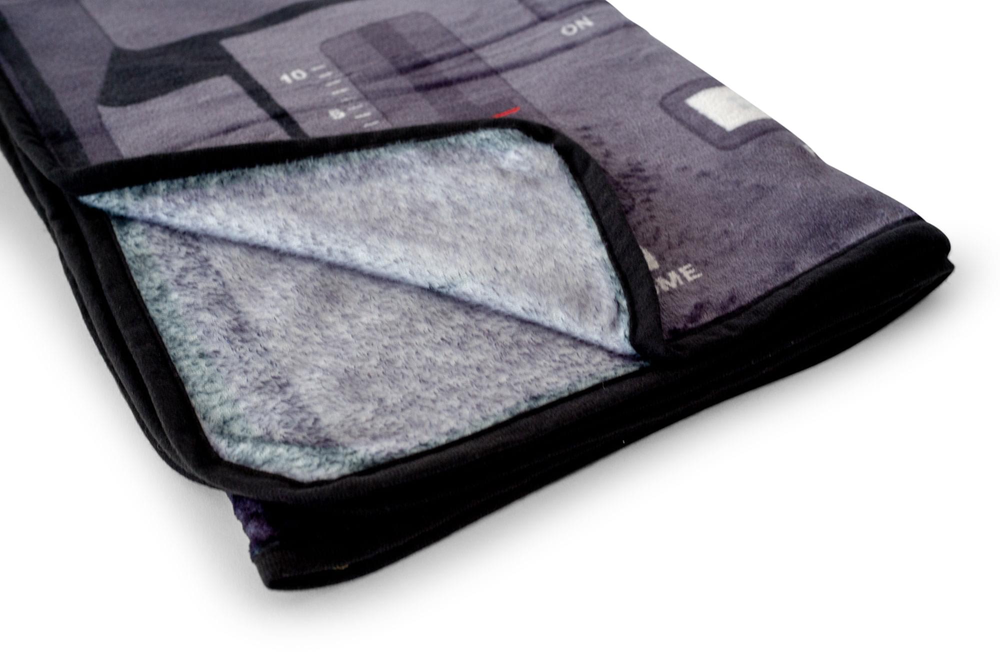 Retro Gaming Comfort: Sega Genesis-Inspired Fleece Throw Blanket